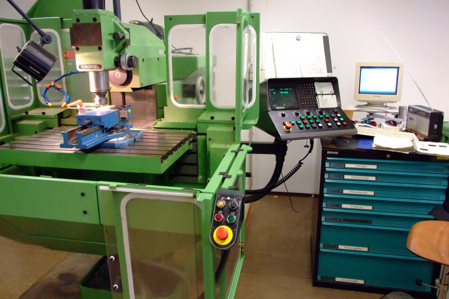 052 CNC-Arbeitsplatz.jpg